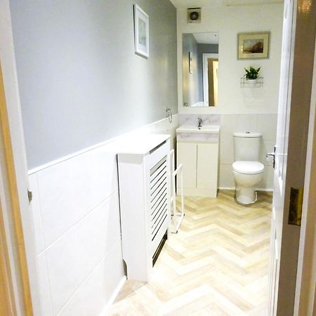 Wigan Central I 1 & 2 Bed Executive Apartments I Family Rooms I Private Balcony I Free Parking Exterior photo
