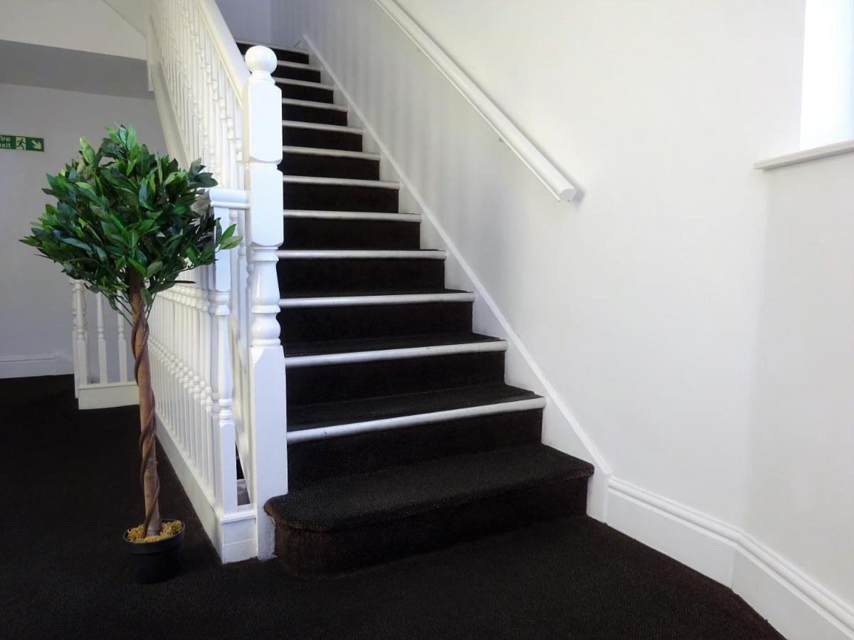 Wigan Central I 1 & 2 Bed Executive Apartments I Family Rooms I Private Balcony I Free Parking Exterior photo
