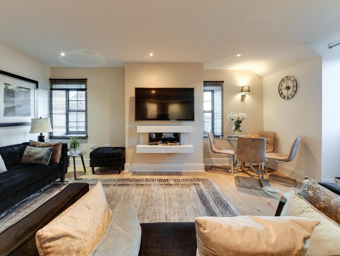 Wigan Central I 1 & 2 Bed Executive Apartments I Family Rooms I Private Balcony I Free Parking Exterior photo