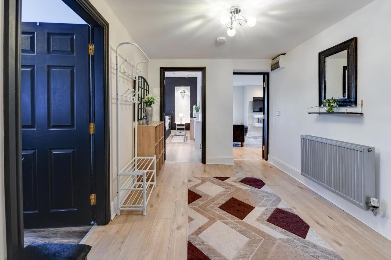 Wigan Central I 1 & 2 Bed Executive Apartments I Family Rooms I Private Balcony I Free Parking Exterior photo