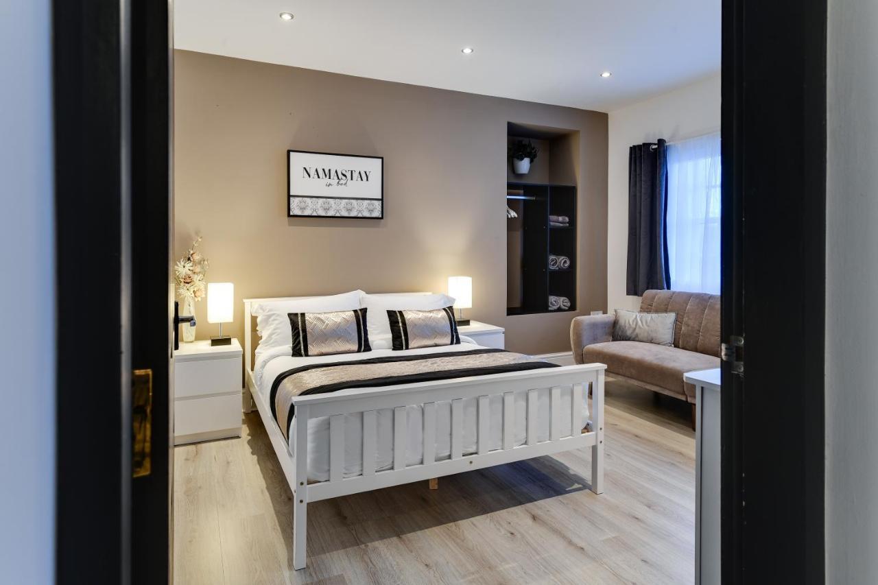 Wigan Central I 1 & 2 Bed Executive Apartments I Family Rooms I Private Balcony I Free Parking Exterior photo