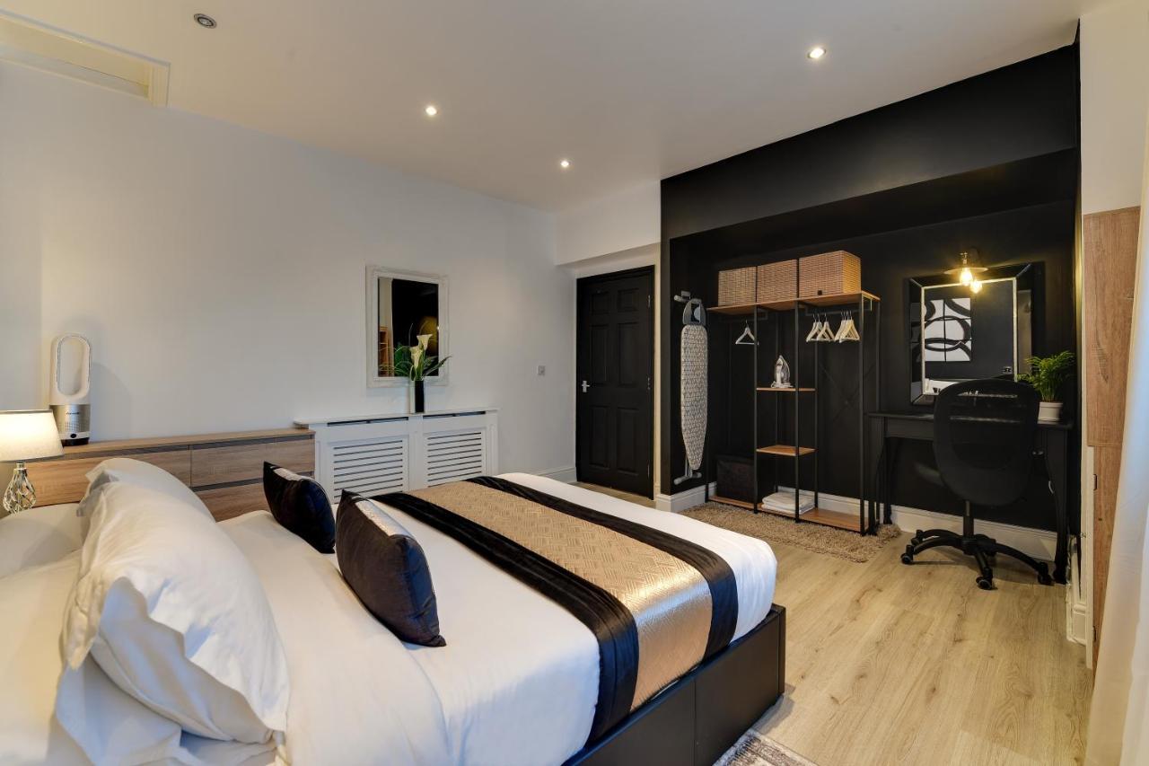 Wigan Central I 1 & 2 Bed Executive Apartments I Family Rooms I Private Balcony I Free Parking Exterior photo