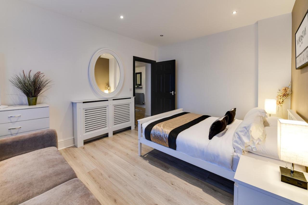Wigan Central I 1 & 2 Bed Executive Apartments I Family Rooms I Private Balcony I Free Parking Exterior photo