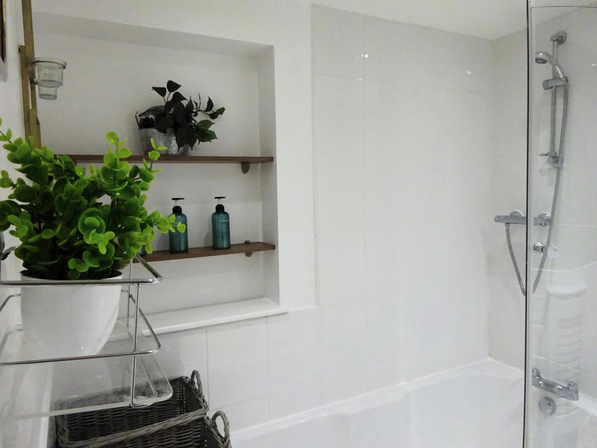 Wigan Central I 1 & 2 Bed Executive Apartments I Family Rooms I Private Balcony I Free Parking Exterior photo