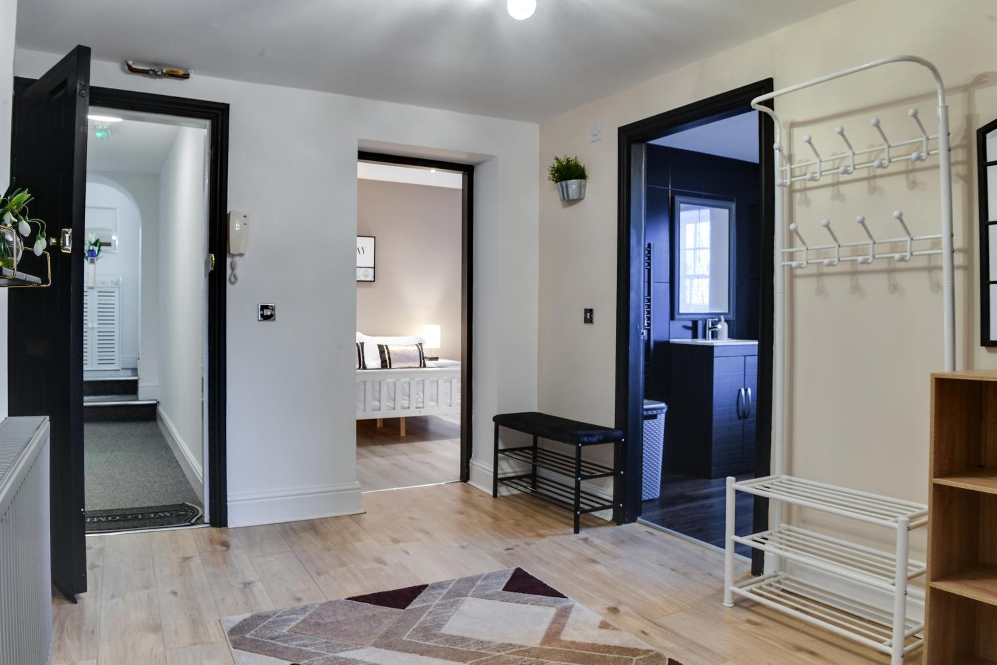 Wigan Central I 1 & 2 Bed Executive Apartments I Family Rooms I Private Balcony I Free Parking Exterior photo