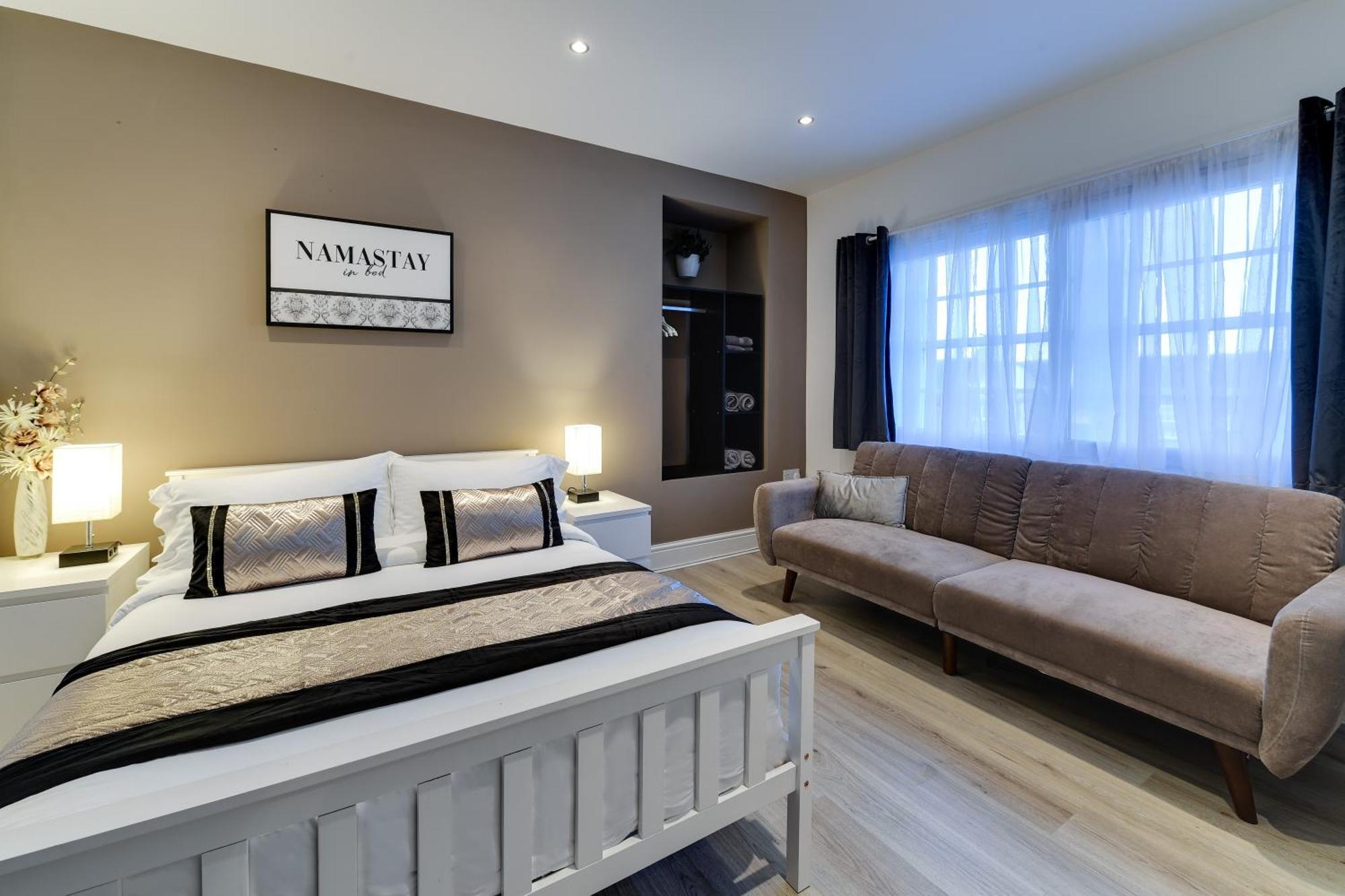 Wigan Central I 1 & 2 Bed Executive Apartments I Family Rooms I Private Balcony I Free Parking Exterior photo