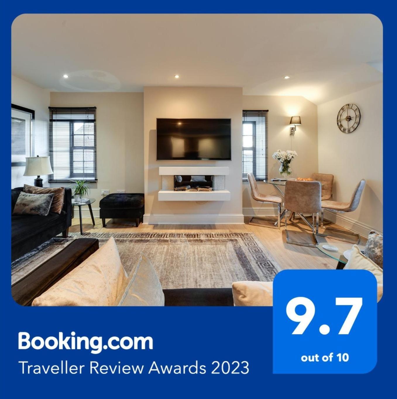 Wigan Central I 1 & 2 Bed Executive Apartments I Family Rooms I Private Balcony I Free Parking Exterior photo