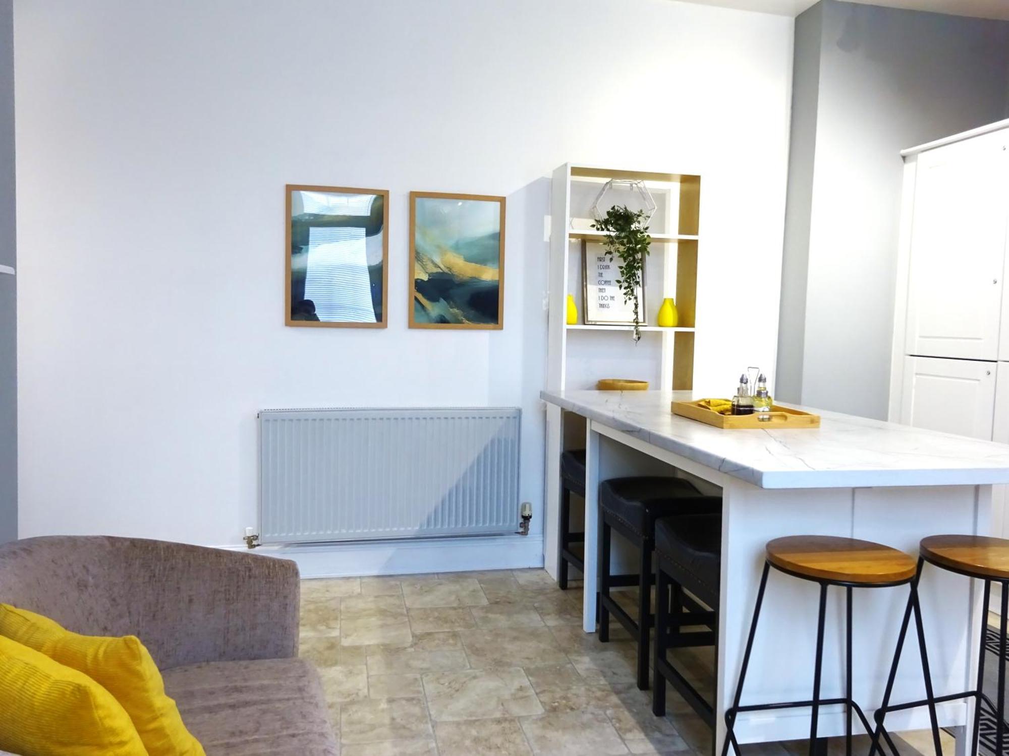 Wigan Central I 1 & 2 Bed Executive Apartments I Family Rooms I Private Balcony I Free Parking Exterior photo