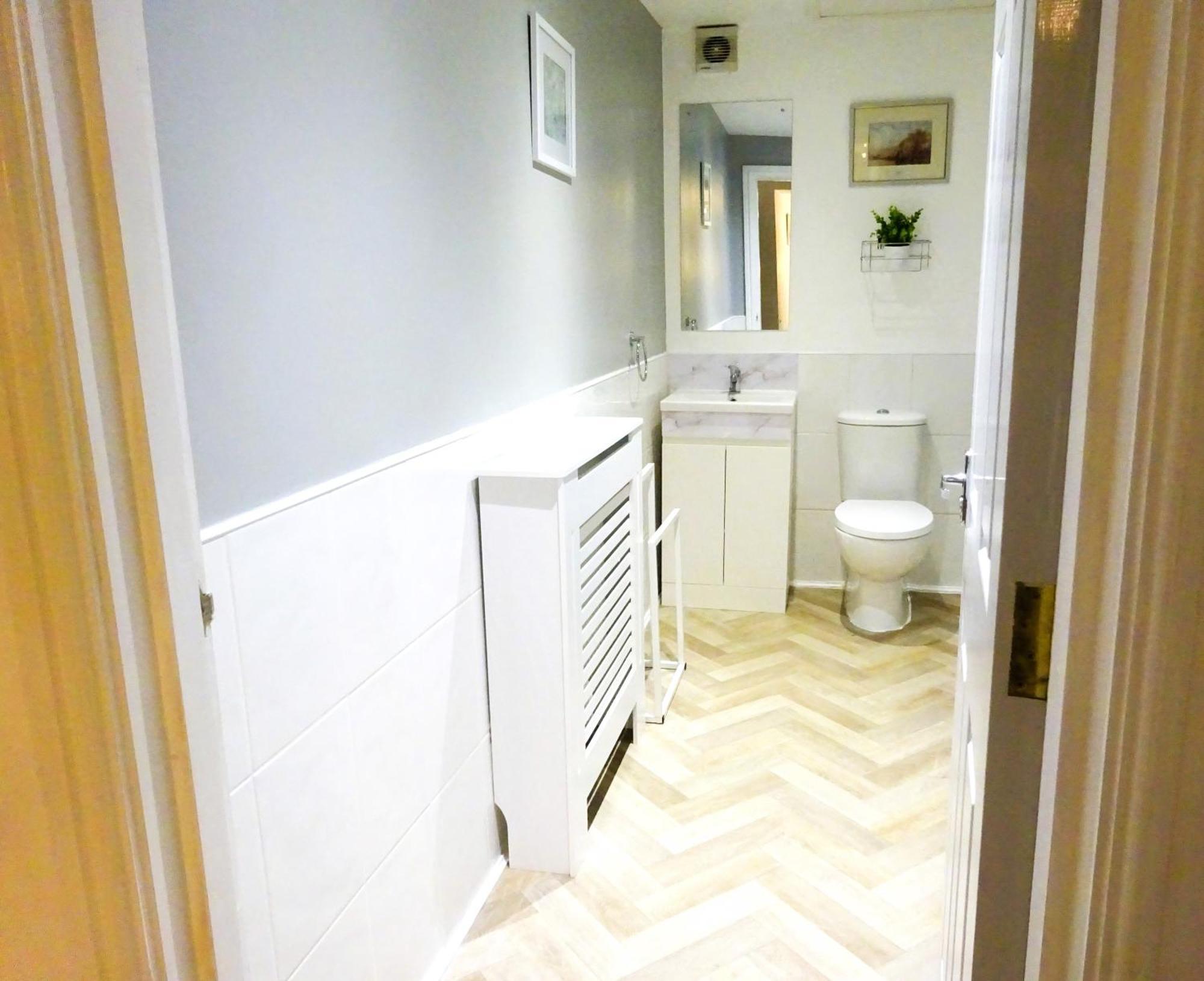 Wigan Central I 1 & 2 Bed Executive Apartments I Family Rooms I Private Balcony I Free Parking Exterior photo