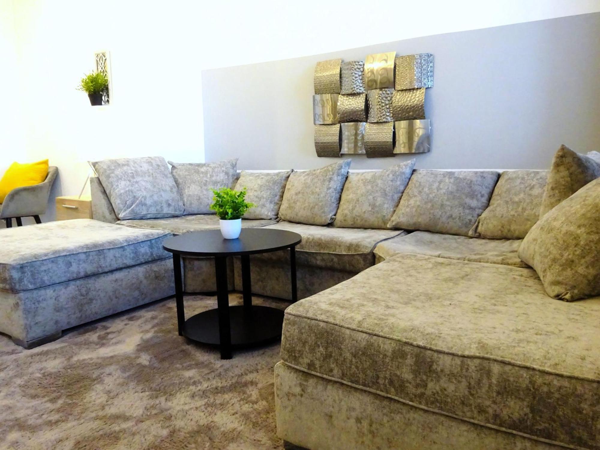 Wigan Central I 1 & 2 Bed Executive Apartments I Family Rooms I Private Balcony I Free Parking Exterior photo