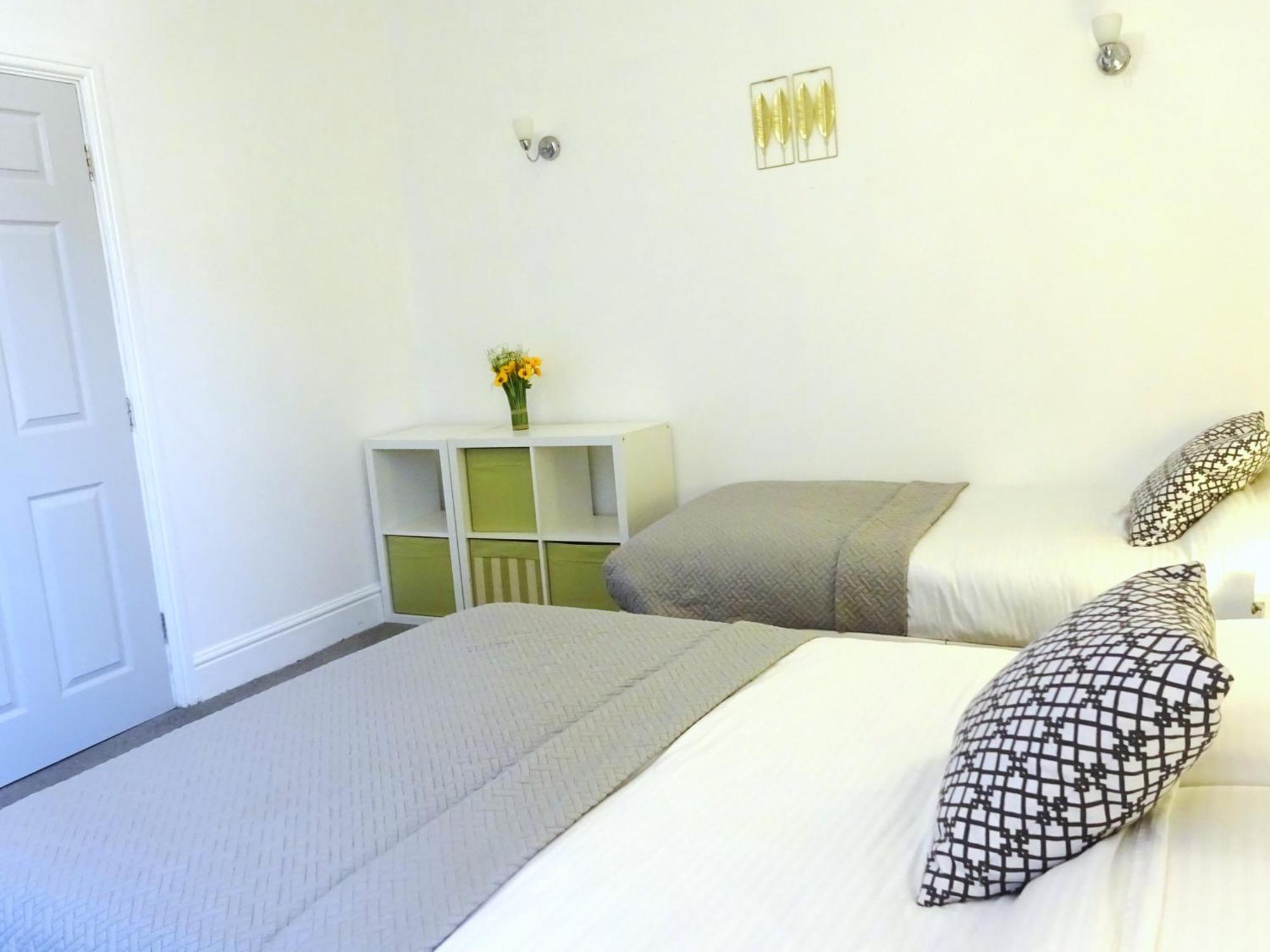 Wigan Central I 1 & 2 Bed Executive Apartments I Family Rooms I Private Balcony I Free Parking Exterior photo