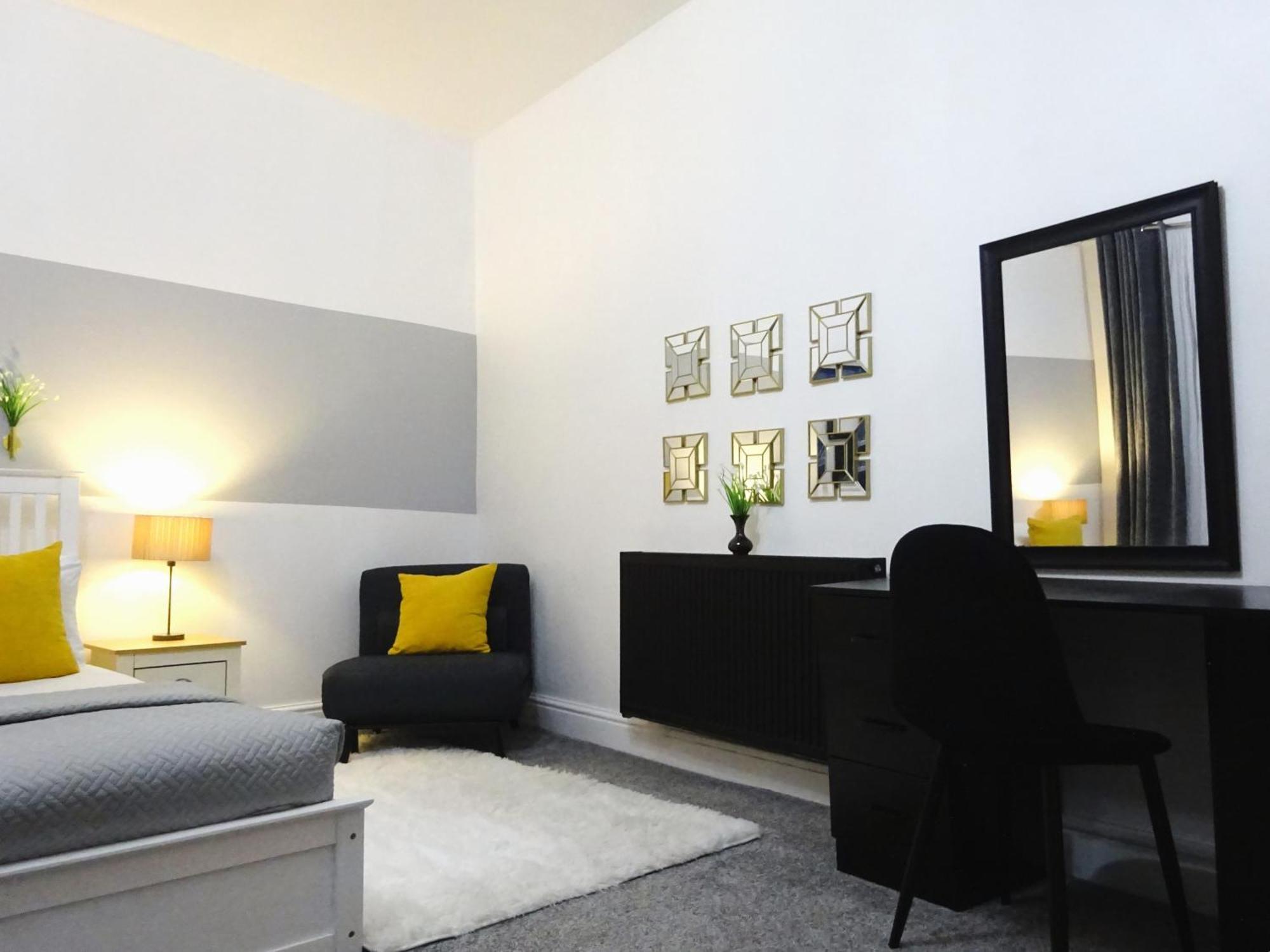 Wigan Central I 1 & 2 Bed Executive Apartments I Family Rooms I Private Balcony I Free Parking Exterior photo